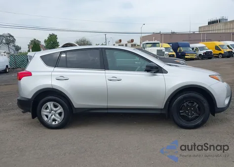 2015 Toyota Rav4 Le z USA, uszkodzony, nr VIN 2T3BFREV5FW262133